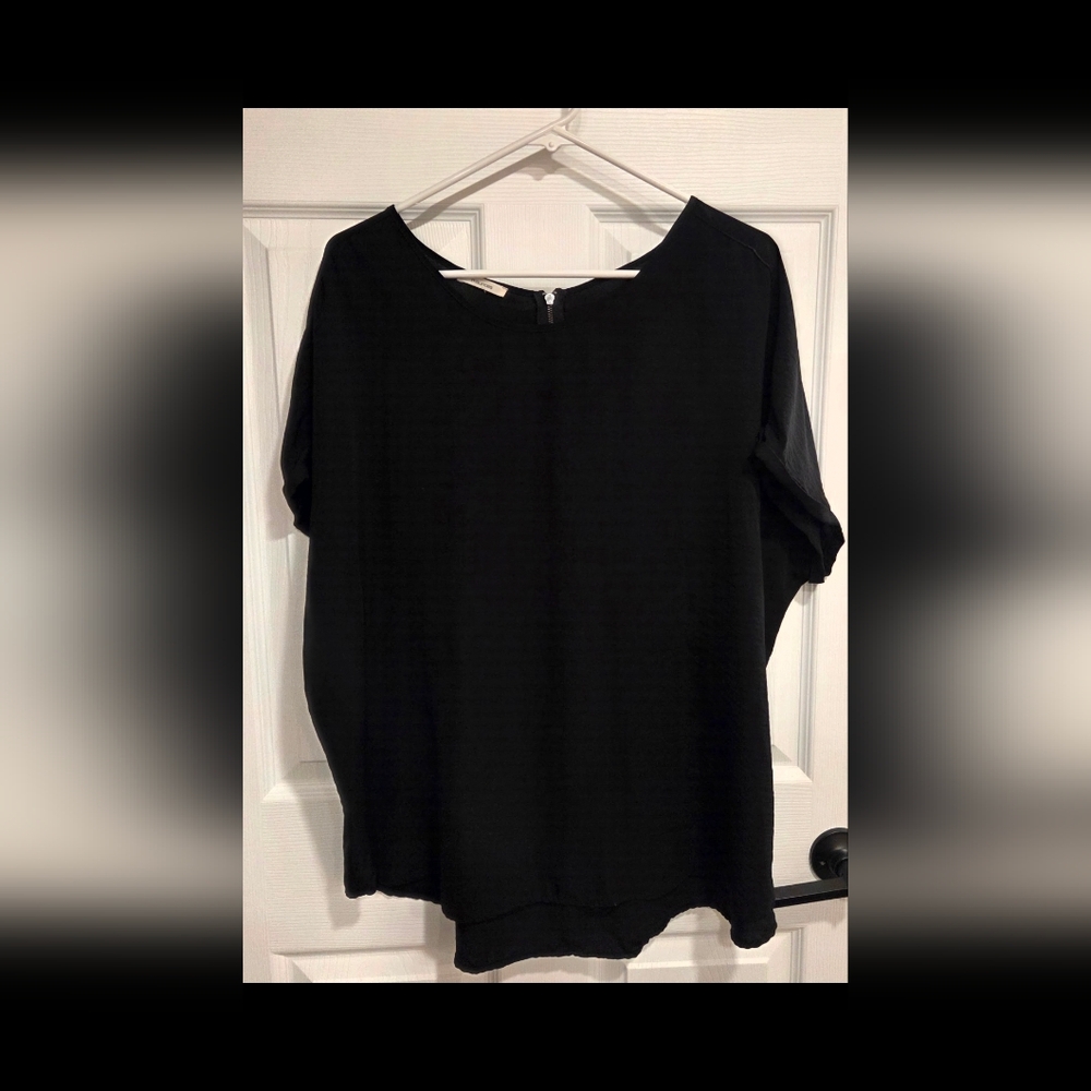 Maurices Classic Black Short Sleeve Top